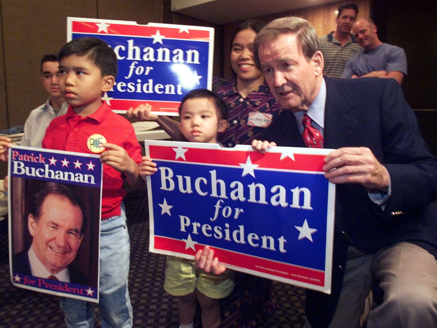 El candidato paleoconservador Pat Buchanan, en 2000. (Reuters)