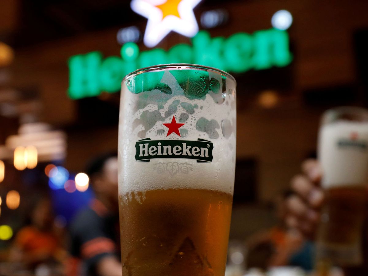 Foto: Cerveza Heineken, en un bar. (Reuters)
