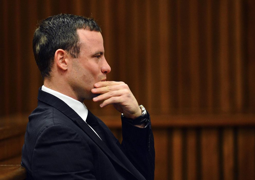 Foto: Oscar Pistorius, durante el juicio por mata a su novia Reeva Stemkamp.
