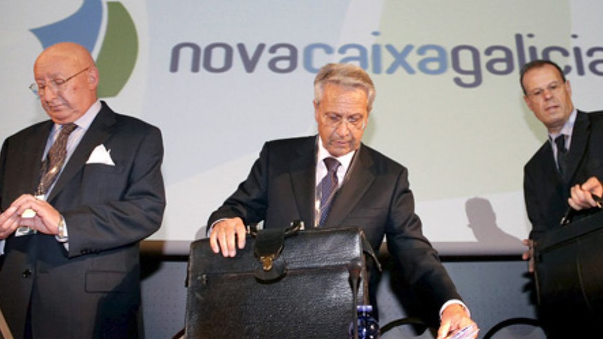 El exdirector de Novacaixa cede a las presiones y devolverá su millonaria indemnización