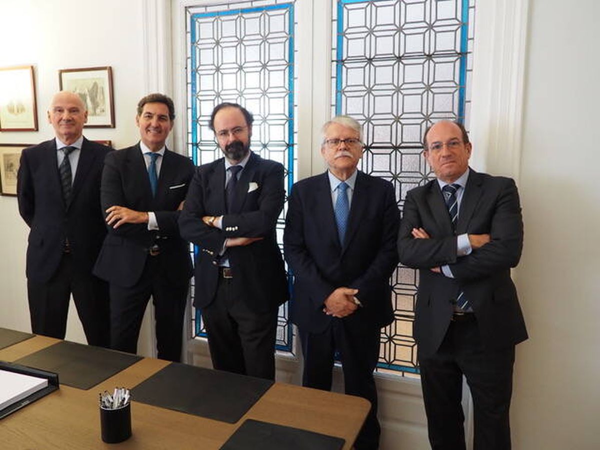 Foto: De izquierda a derecha: Alfonso Martínez del Hoyo, Manuel Pérez Cuajares, Juan Carlos Alférez, Bernardo del Rosal y Simón Fernández. (Cedida)