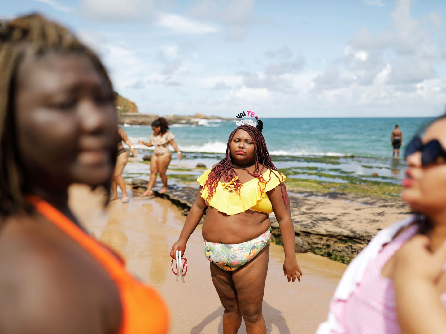 Un grupo de mujeres protesta en la playa por la 'gordofobia'