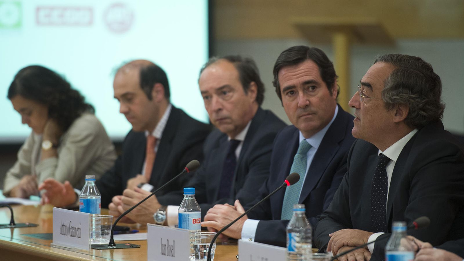 Foto: Juan Rosell junto al resto de la junta directiva de la CEOE. (CEOE)