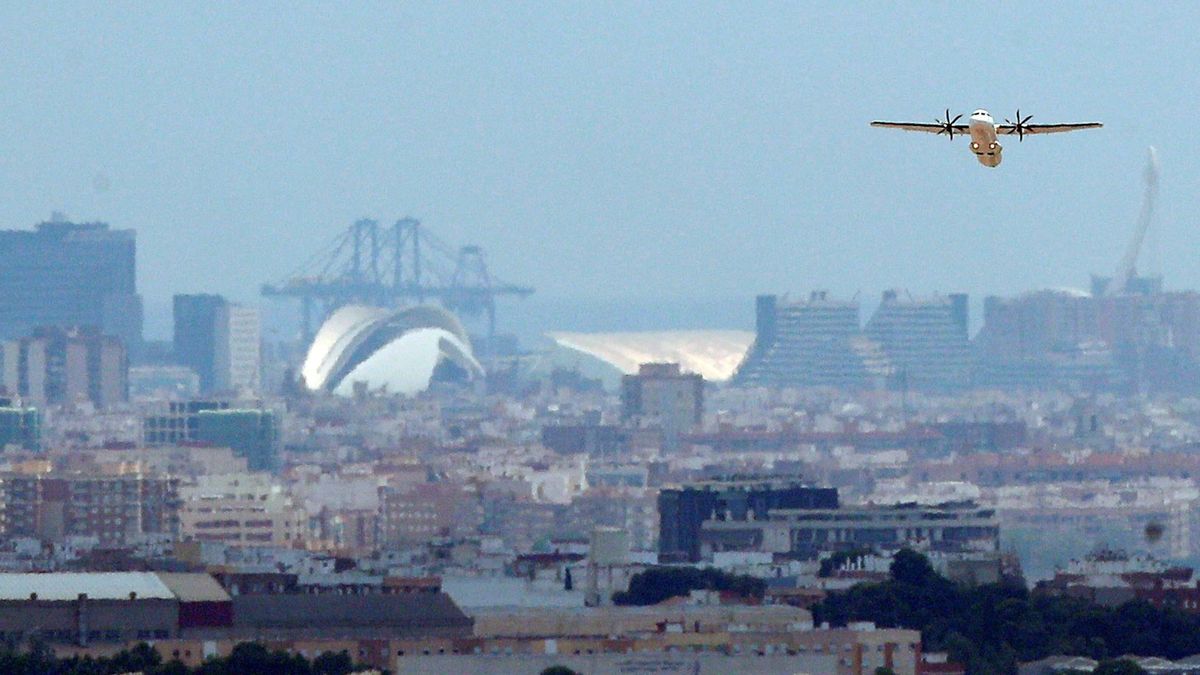 La niebla obliga a desviar 15 vuelos en los aeropuertos de Valencia y Alicante