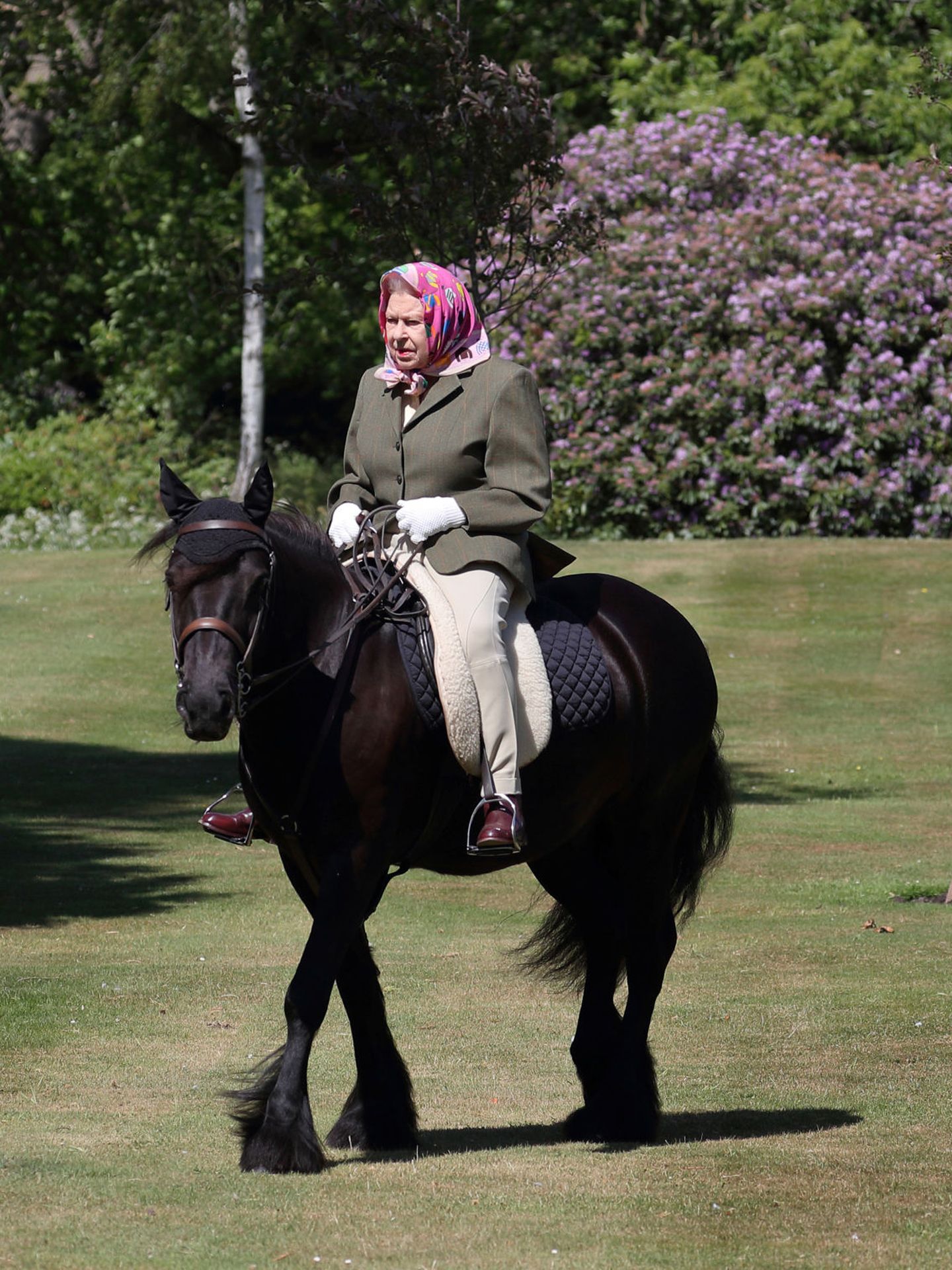 La reina Isabel, montando a caballo en Balmoral, en una imagen de archivo. (Reuters)