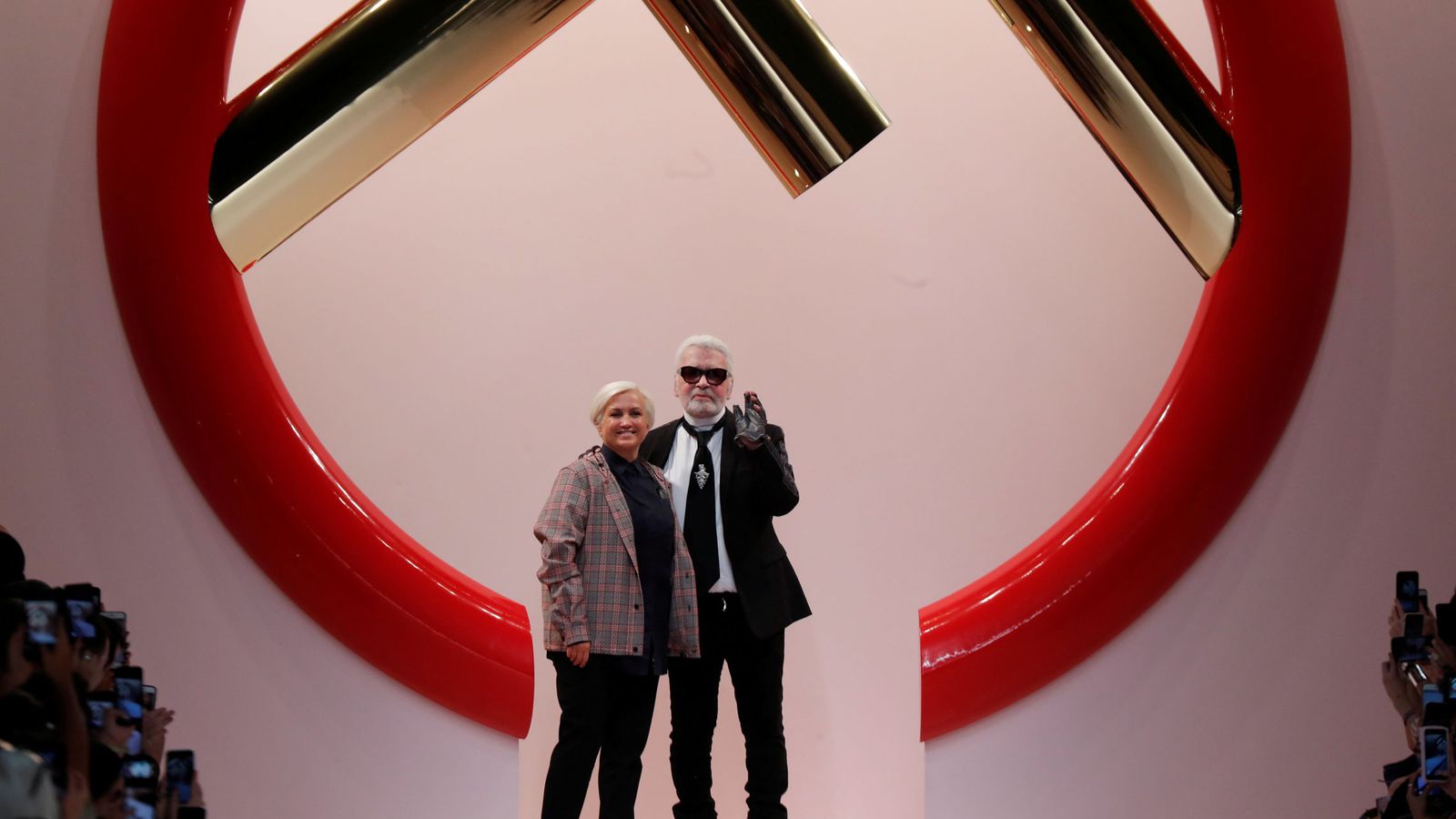Foto: Karl Lagerfeld con Sivia Venturini Fendi. (Reuters)