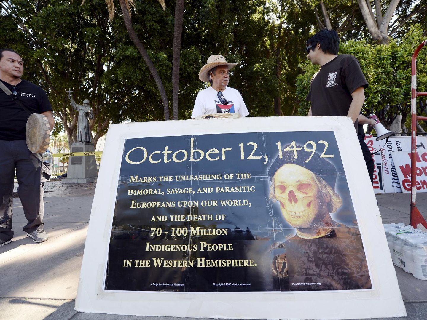 Protesta en Los Angeles durante el Día de la Hispanidad. (Reuters)