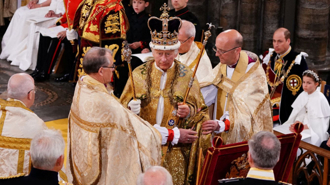 Foto: Carlos III en su acto de coronación. (Reuters/Yui Mok)