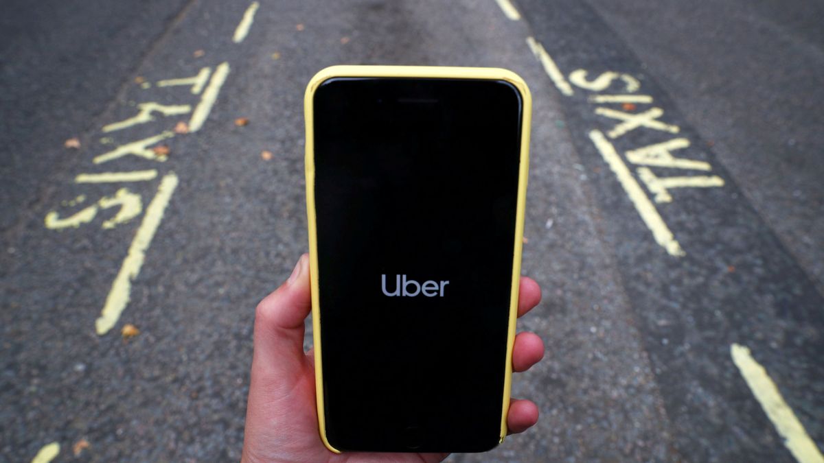 Bruselas vigila el decreto ley para limitar el uso de Uber y Cabify en Cataluña