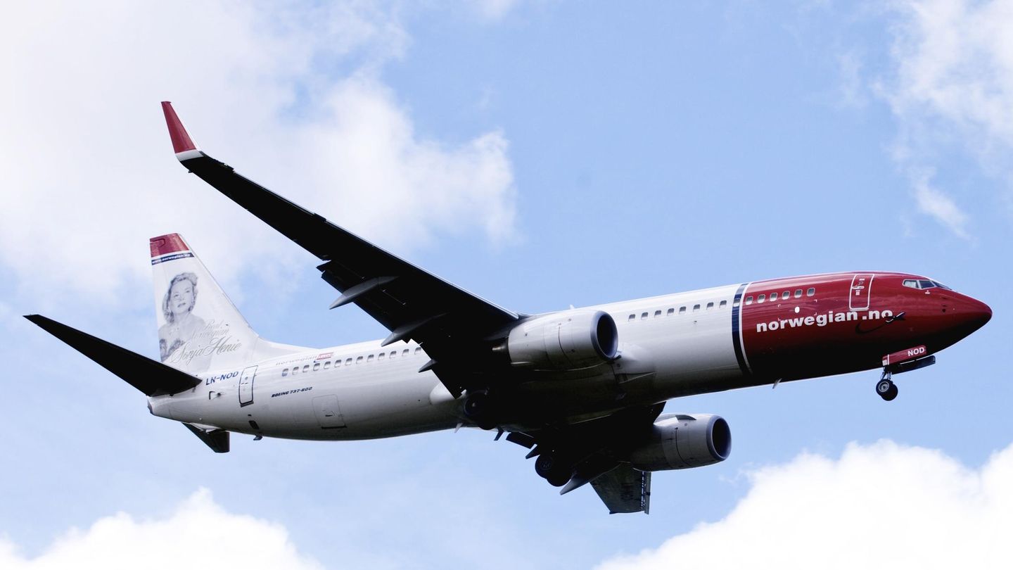 Un avión de Norwegian Air, en el aeropuerto de Oslo. (Reuters)