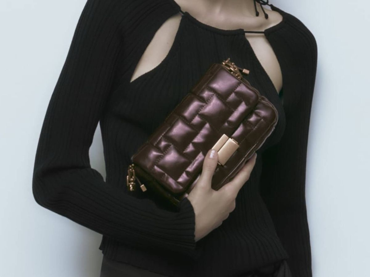Foto: Descubre este bolso de color marrón en las novedades de Zara. (Cortesía)
