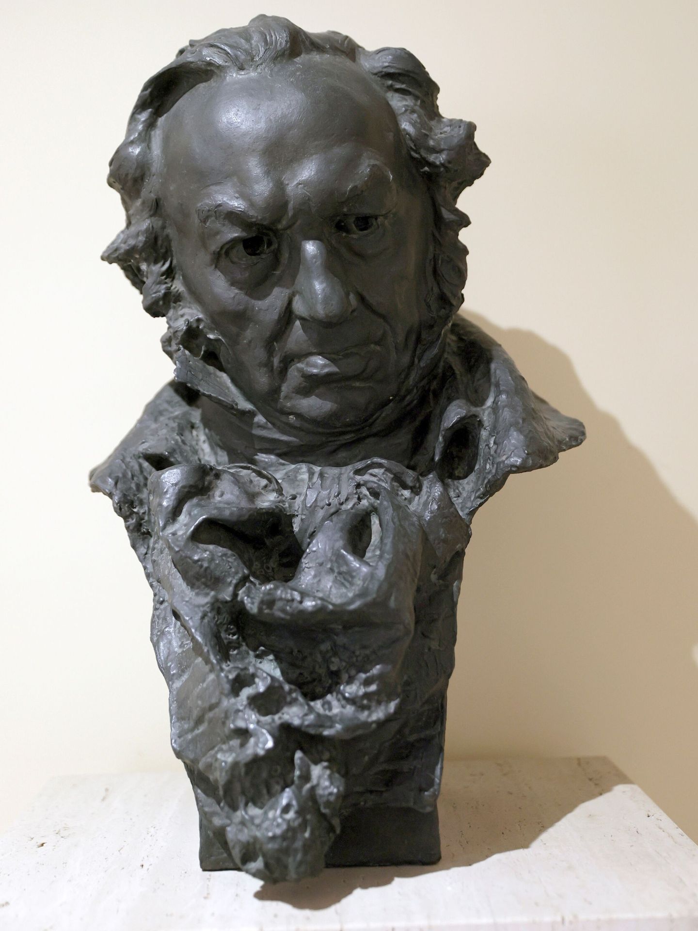 Las estatuillas de los Premios Goya están inspiradas en la obra original del escultor valenciano Mariano Benlliure. (EFE/Juan Carlos Cárdenas)