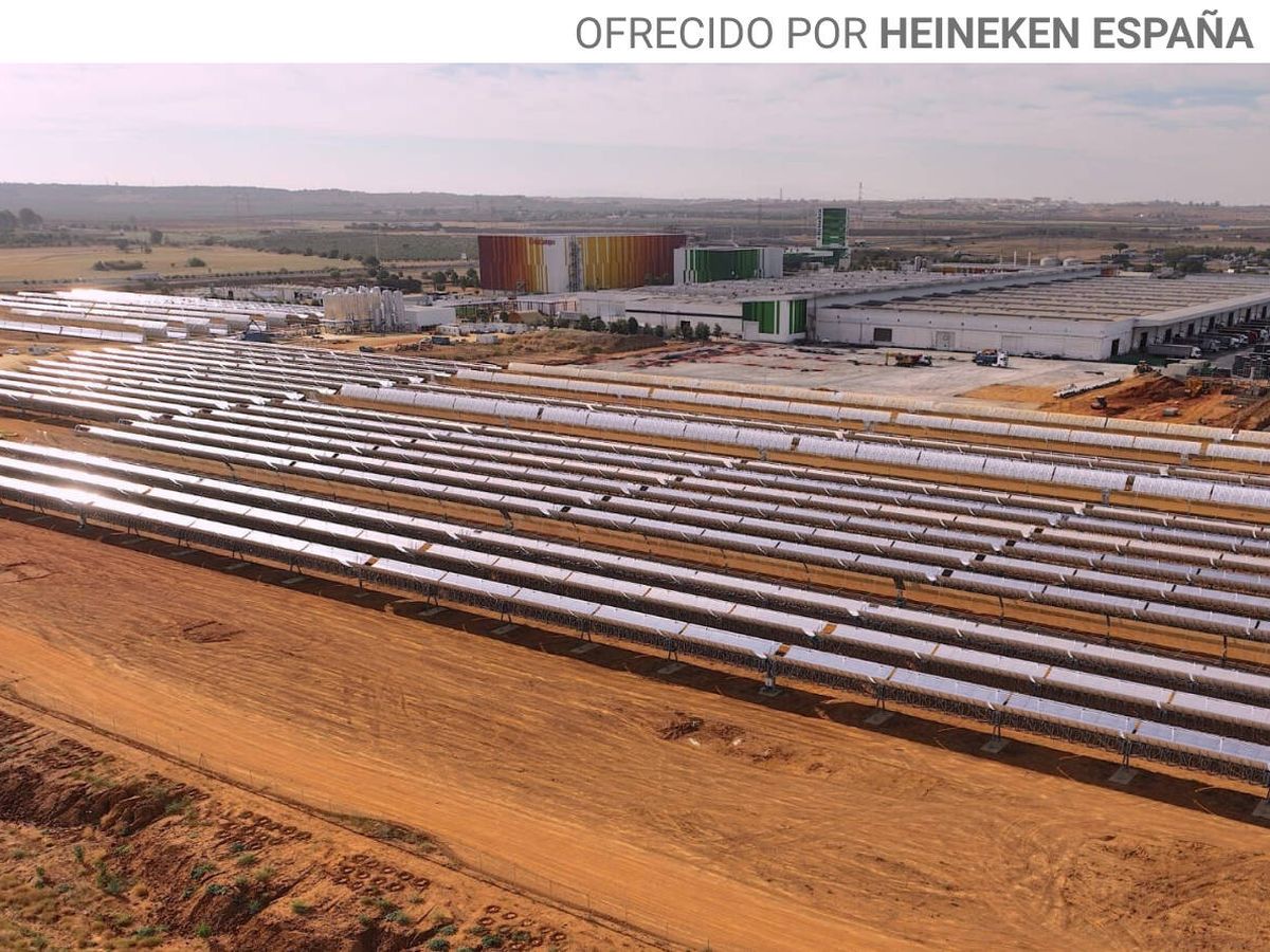 Foto: La planta termosolar en los terrenos de la fábrica que Heineken España tiene en Sevilla. (Foto: cortesía de la marca)