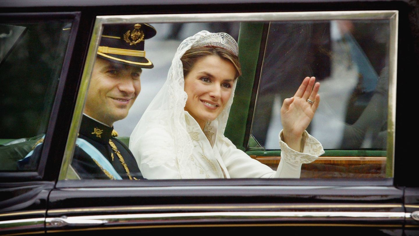 Doña Letizia y el rey Felipe VI, el día de su boda. (Getty)