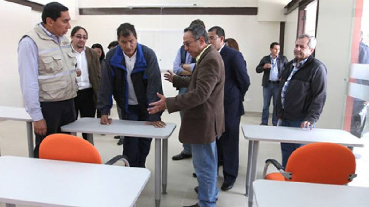 Ecuador ofrece 500 puestos de trabajo a docentes españoles