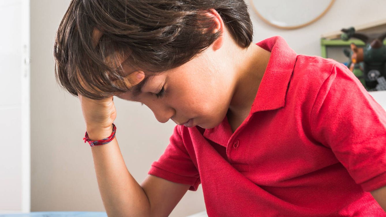 Un estudio revela que los niños son más propensos al dolor de cabeza por estos malos hábitos 