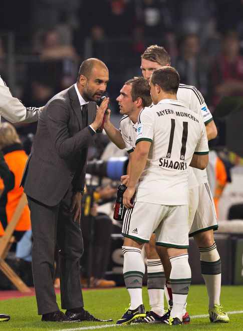 Foto: Guardiola dando órdenes a sus jugadores durante un encuentro (Imago).
