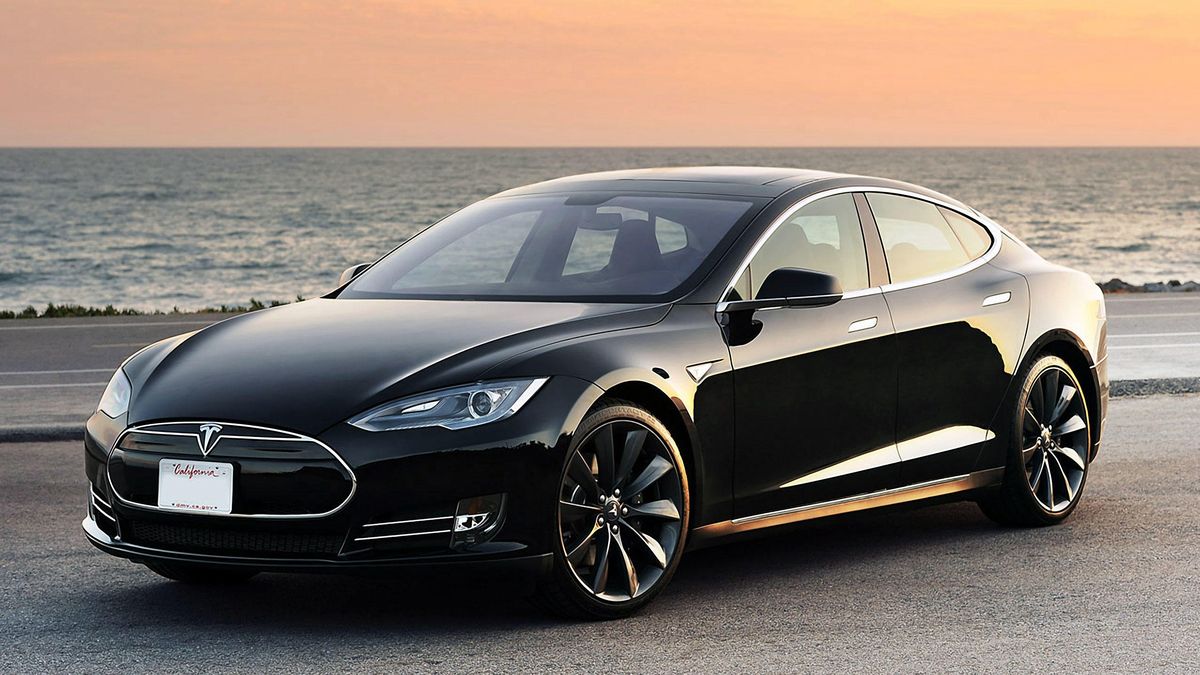 'Hackean' el coche de Tesla para arrancarlo y pararlo a distancia