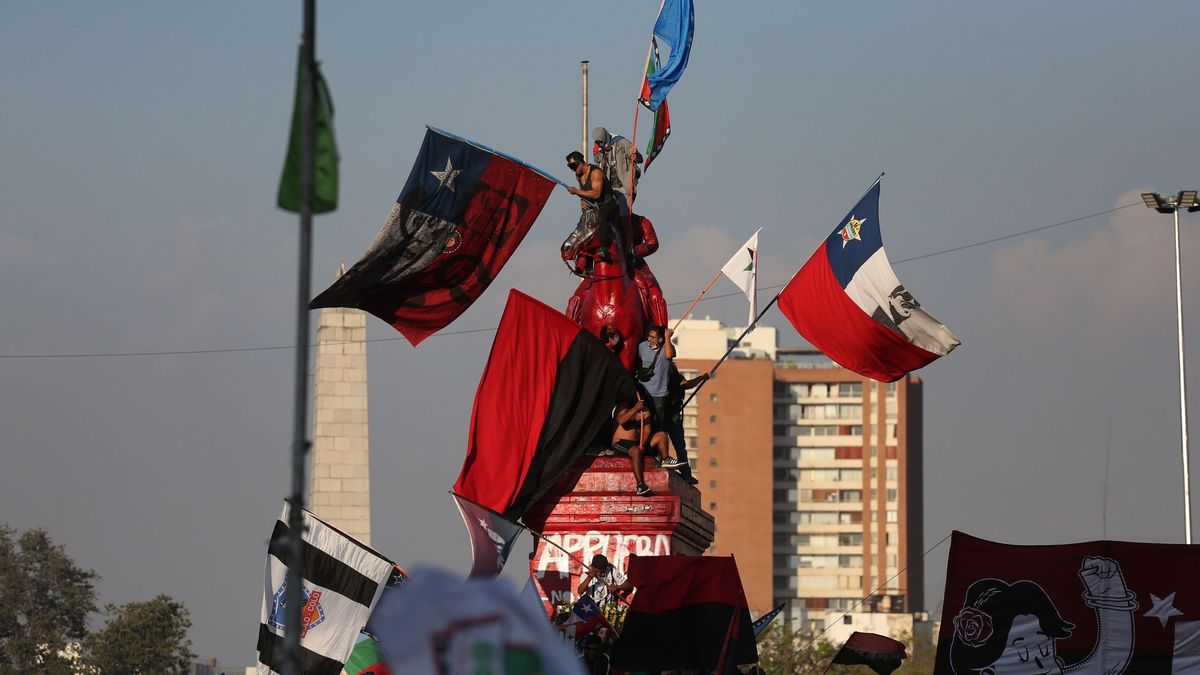 "¿Estos quiénes son?": cómo 27 desconocidos sin Twitter van a cambiar la historia de Chile