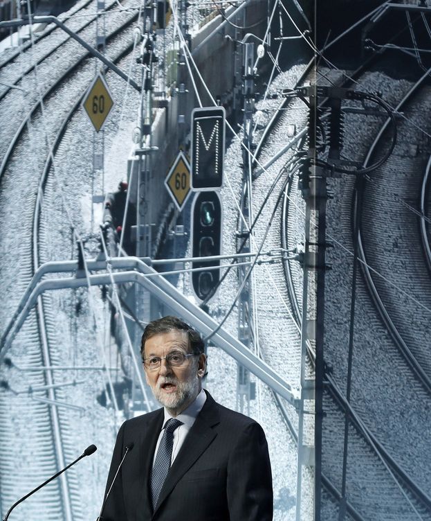 Foto: El presidente del Gobierno, Mariano Rajoy, durante su intervención en la inauguración de la jornada sobre infraestructuras "Conectados al futuro". (EFE)