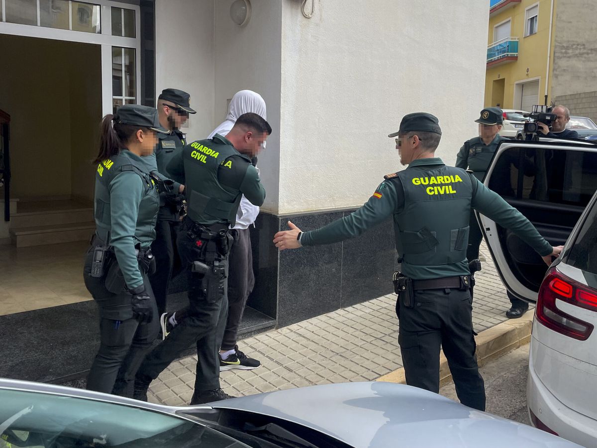 Foto: La Guardia Civil en una detención en una imagen de archivo. (EFE/Raquel Segura)