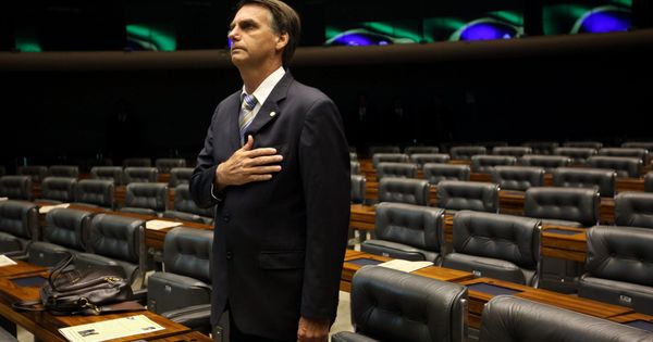 Foto: Jair Bolsonaro, un reconocido defensor de la dictadura, en un sesión de la Cámara de Diputados de Brasil. (EFE)