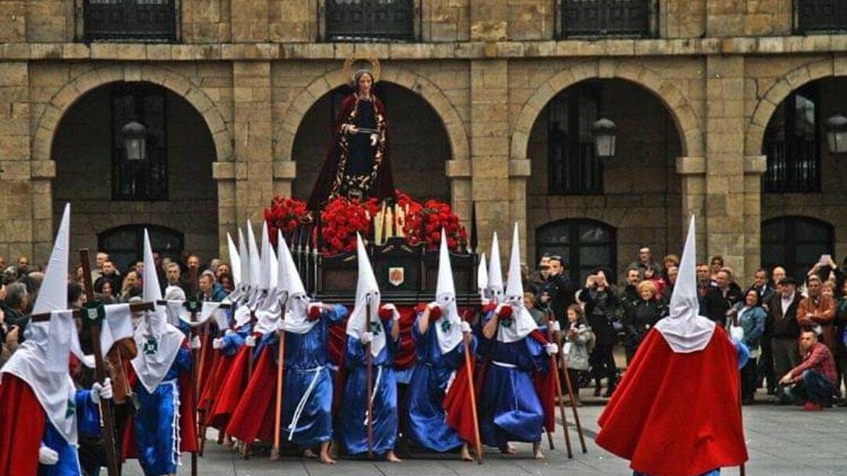 Esta peculiar procesión de Semana Santa en Asturias arrasa en las redes