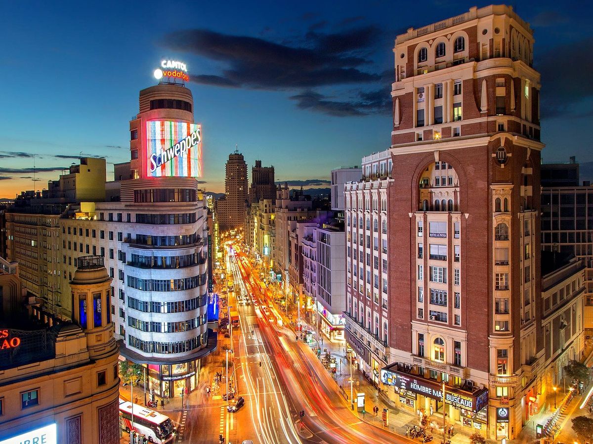Foto: Vista de la Gran Vía de Madrid. (Pixabay/Julius Silver)