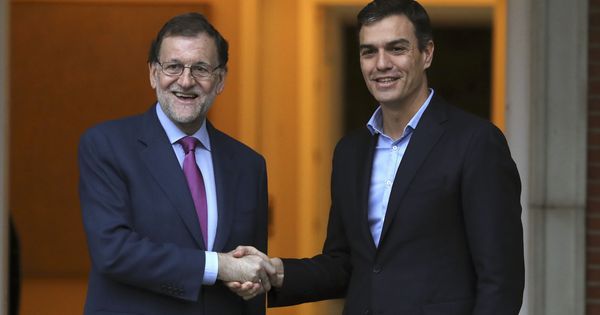Foto: El presidente del Gobierno, Mariano Rajoy, y el líder del PSOE, Pedro Sánchez, se reúnen en el palacio de la Moncloa. (EFE)
