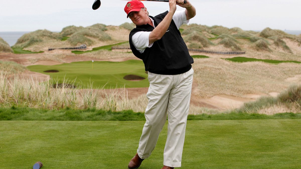 Acusan a Donald Trump de mentir "como un contable de la mafia" cuando juega al golf