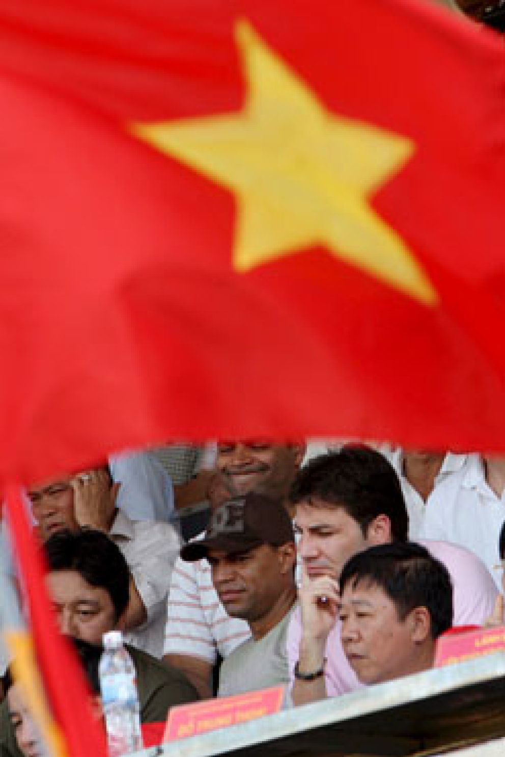 Foto: Denilson deja su equipo vietnamita tras medio partido