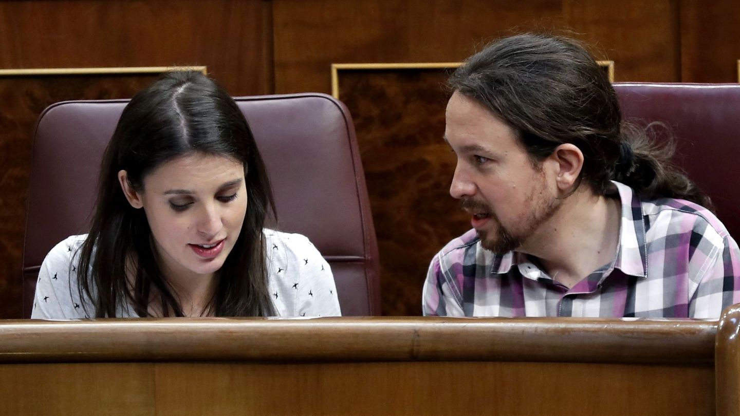 El líder de Podemos, Pablo Iglesias y la su portavoz en el Congreso, Irene Montero (EFE)