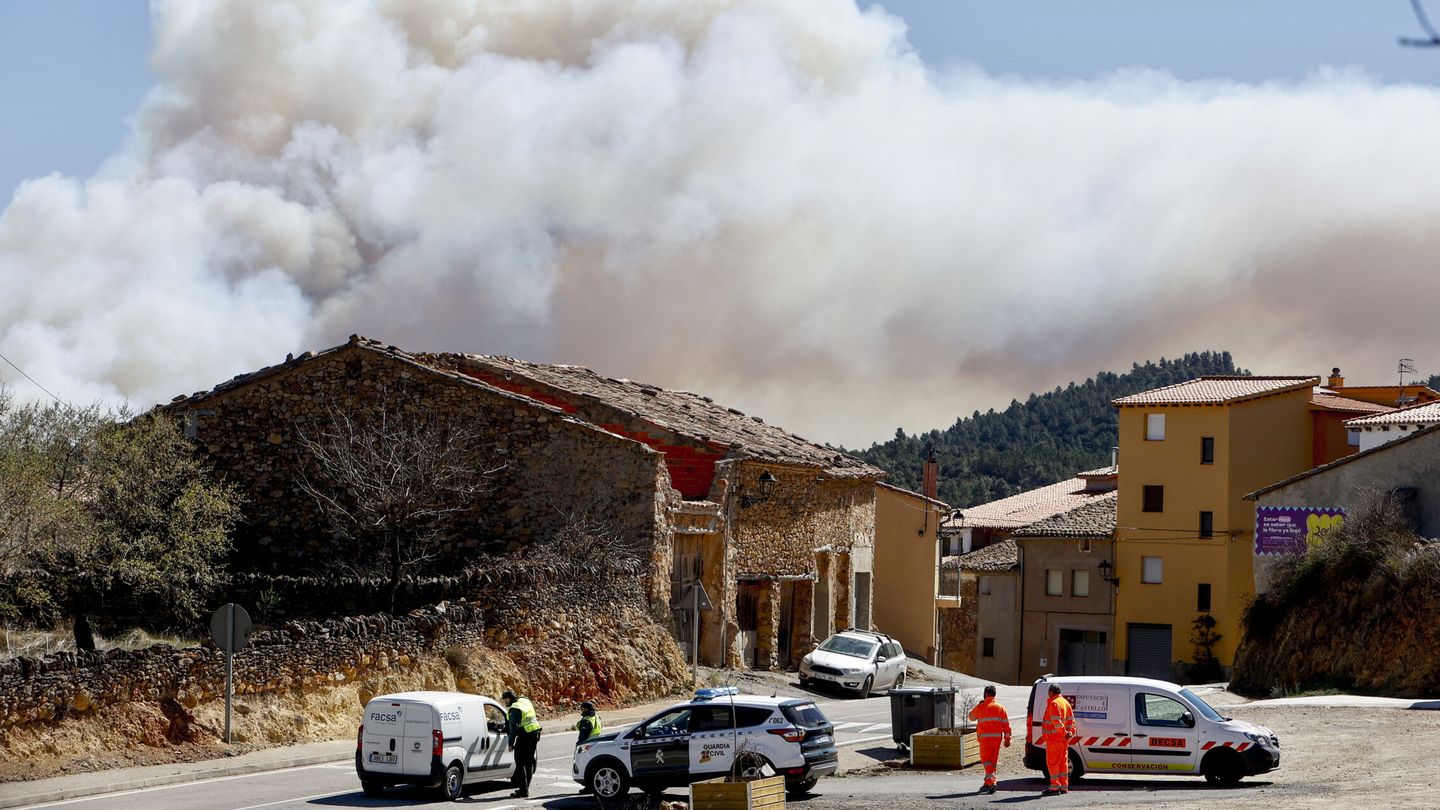 El incendio desde Villanuena de Viver (Castellón). (EFE/Domenech Castelló)