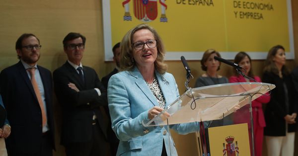Foto: La ministra de Economía, Nadia Calviño, durante su intervención en la toma de posesión de los altos cargos del Ministerio de Economía y Empresa. (EFE)