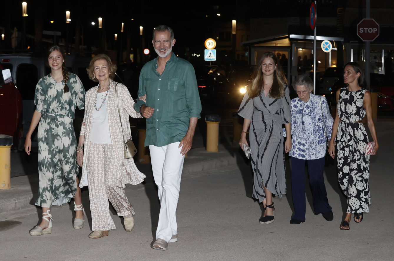 La familia real, de salida nocturna por Mallorca. (EFE)