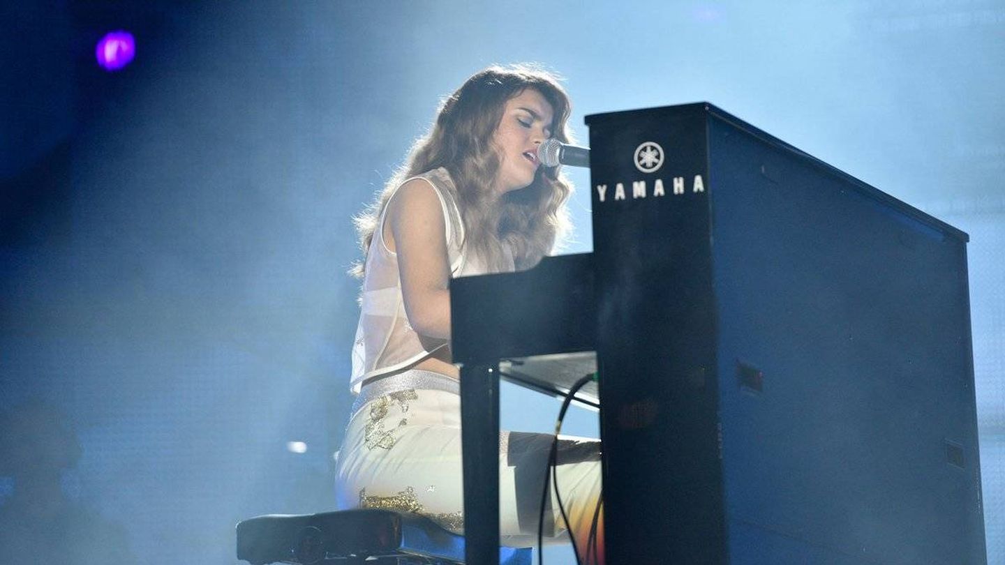 Amaia, la ganadora de 'OT 2017', durante una de sus actuaciones en el concierto. (TVE)