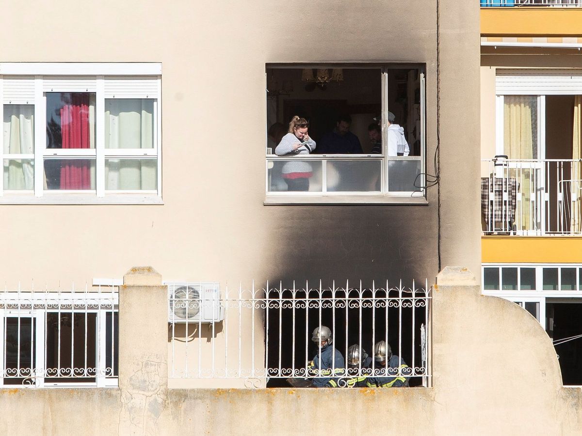 Foto: Incendio en una vivienda. (EFE)