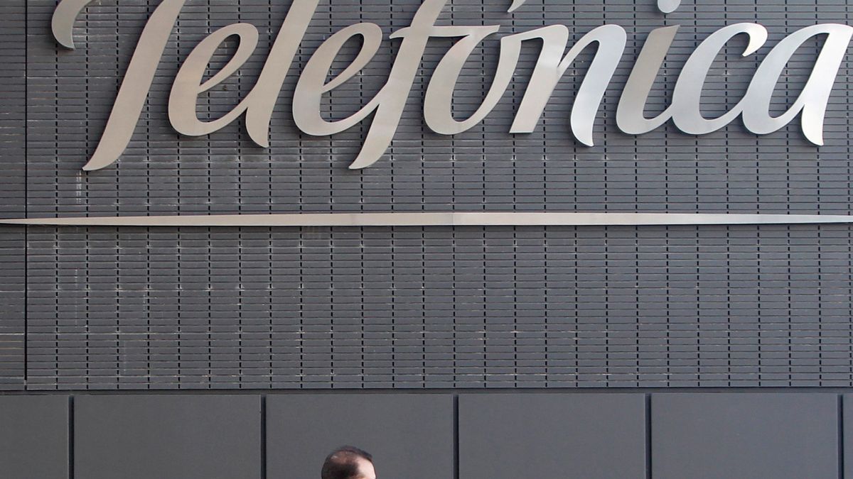 Telefónica cierra una emisión de bonos a 15 años por 800 millones de euros