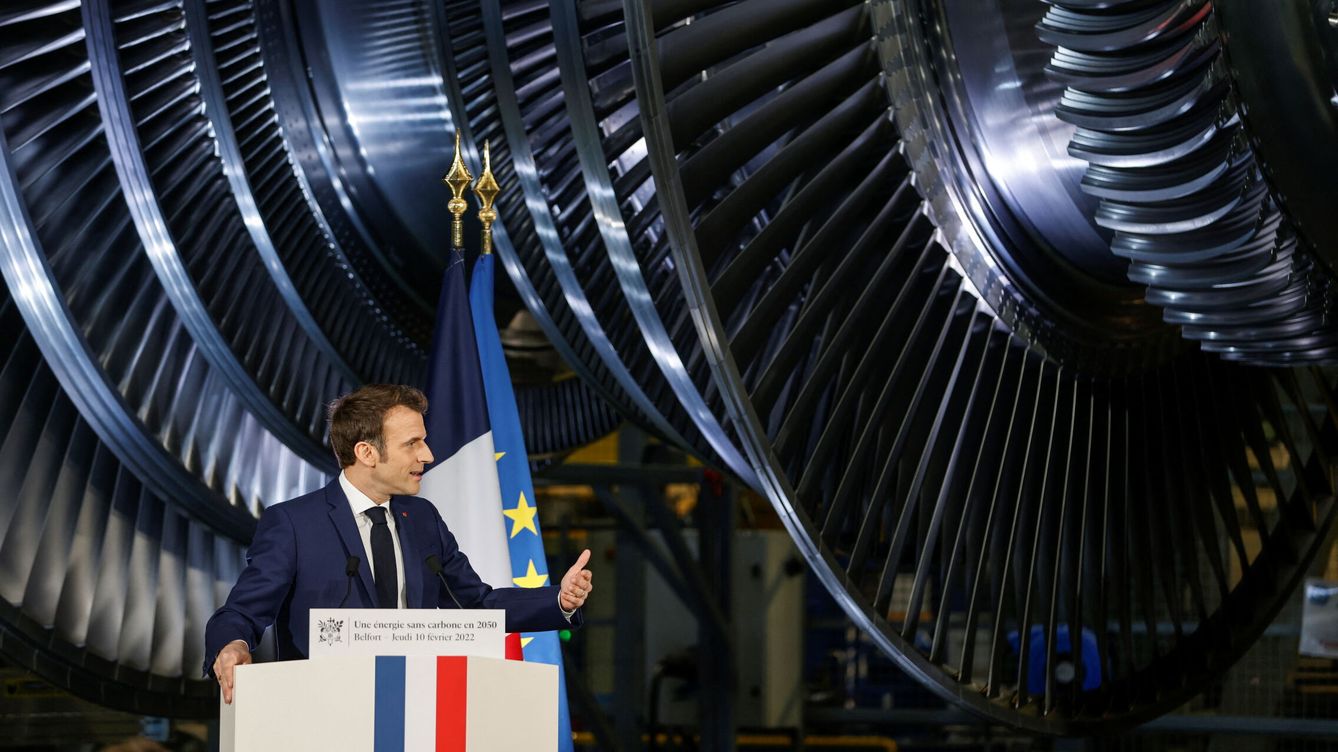 Foto: El presidente francés, Emmanuel Macron, da su discurso en la fábrica de turbinas de Belfort. (Reuters/Jean-Francois Badias)
