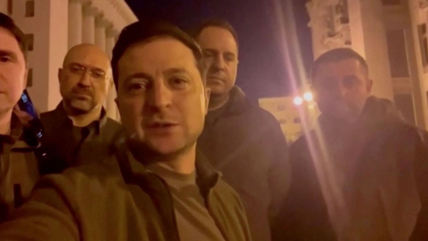 Captura de uno de los vídeos que Zelenski ha publicado en los últimos días, en las calles de Kiev