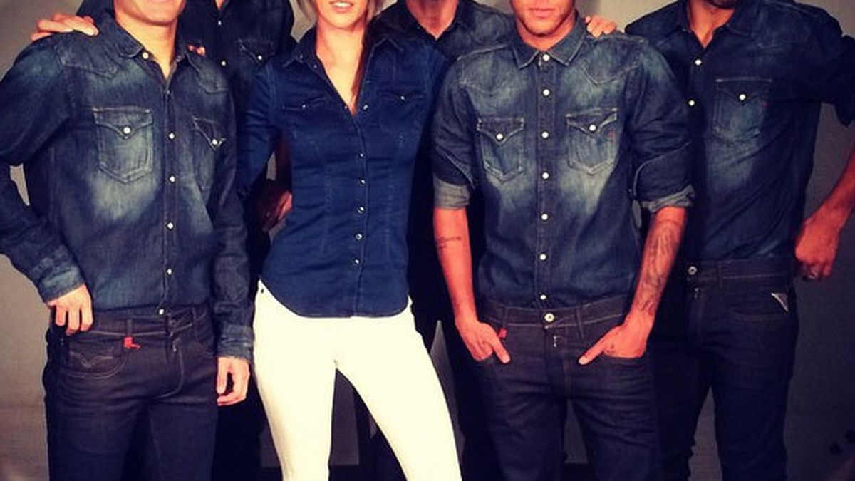 Alessandra Ambrosio y cinco jugadores del Barça, juntos en una campaña de moda