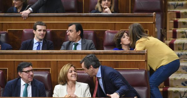 Foto: Pablo Casado, Soraya Sáenz de Santamaría y Dolores de Cospedal, en el Congreso. (EFE)