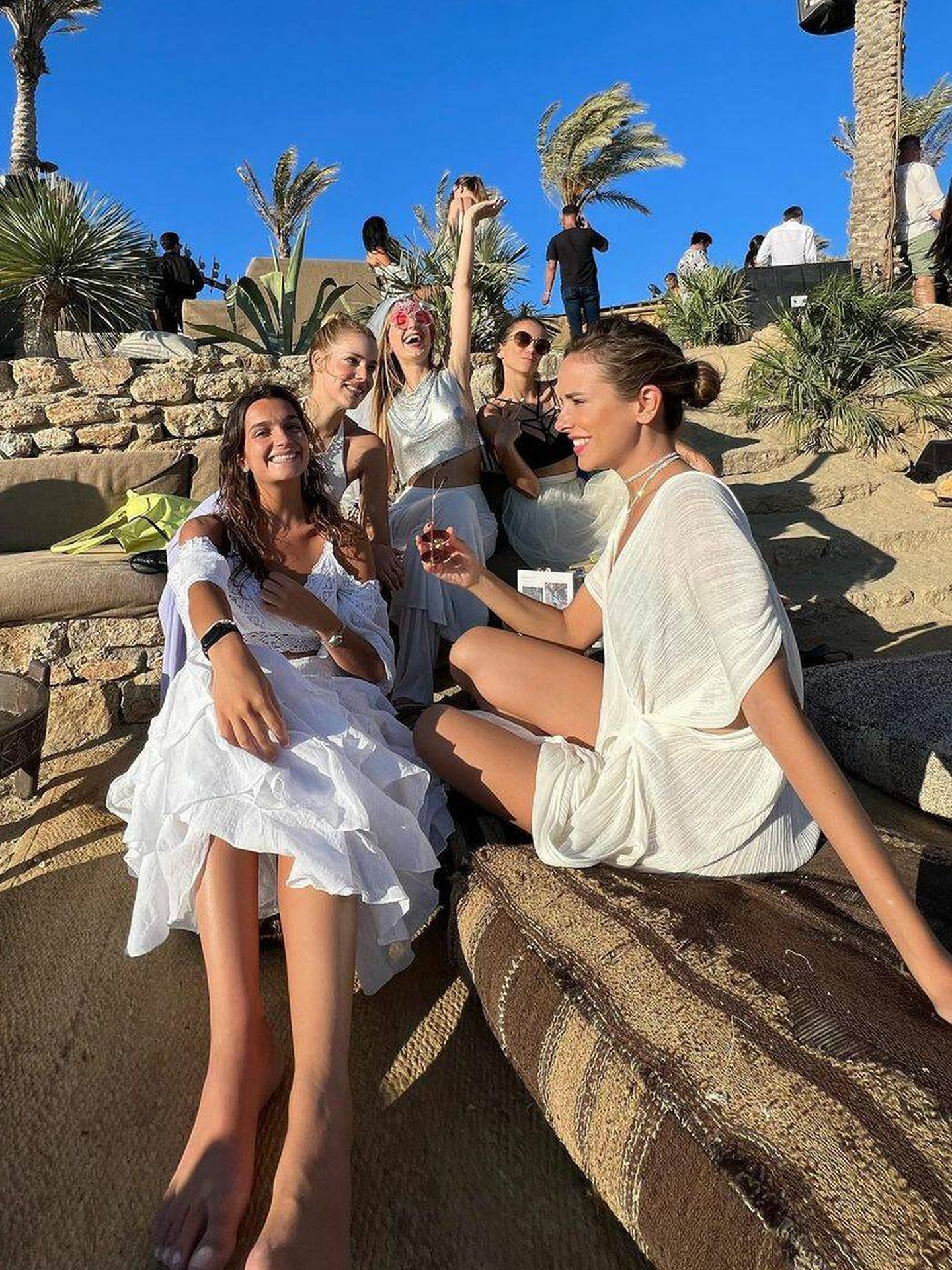 Las amigas de Tamara Falcó disfrutan de la despedida de soltera de Luisa Bergel. (Instagram/@crismachpuig)