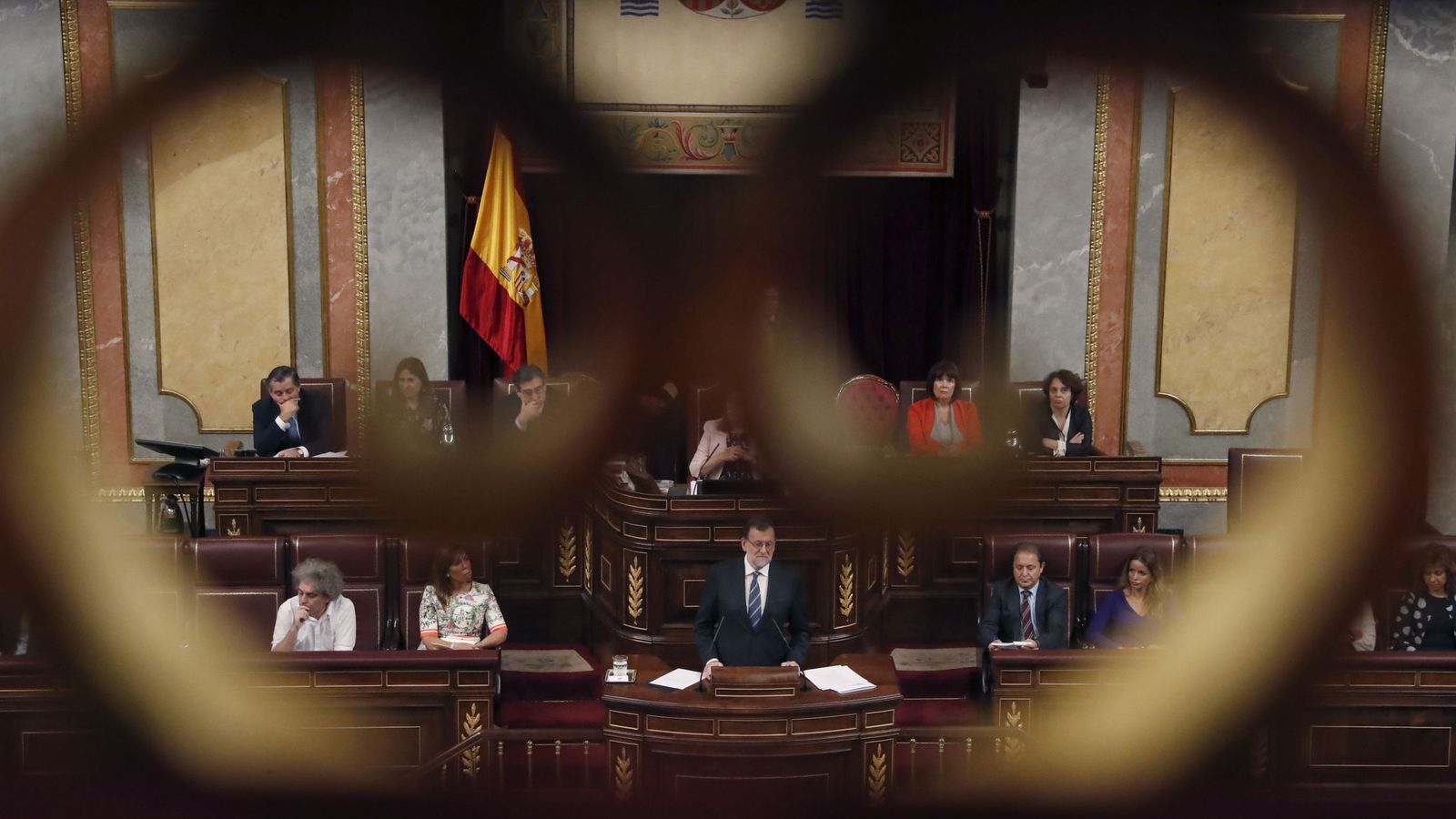 Foto: El presidente del Gobierno en funciones y líder del PP, Mariano Rajoy (c), durante su discurso de investidura. (EFE)