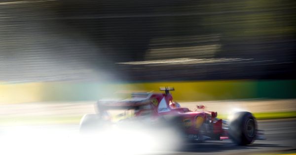 Foto: Sebastian Vettel y el Ferrari en la pista de Melbourne.