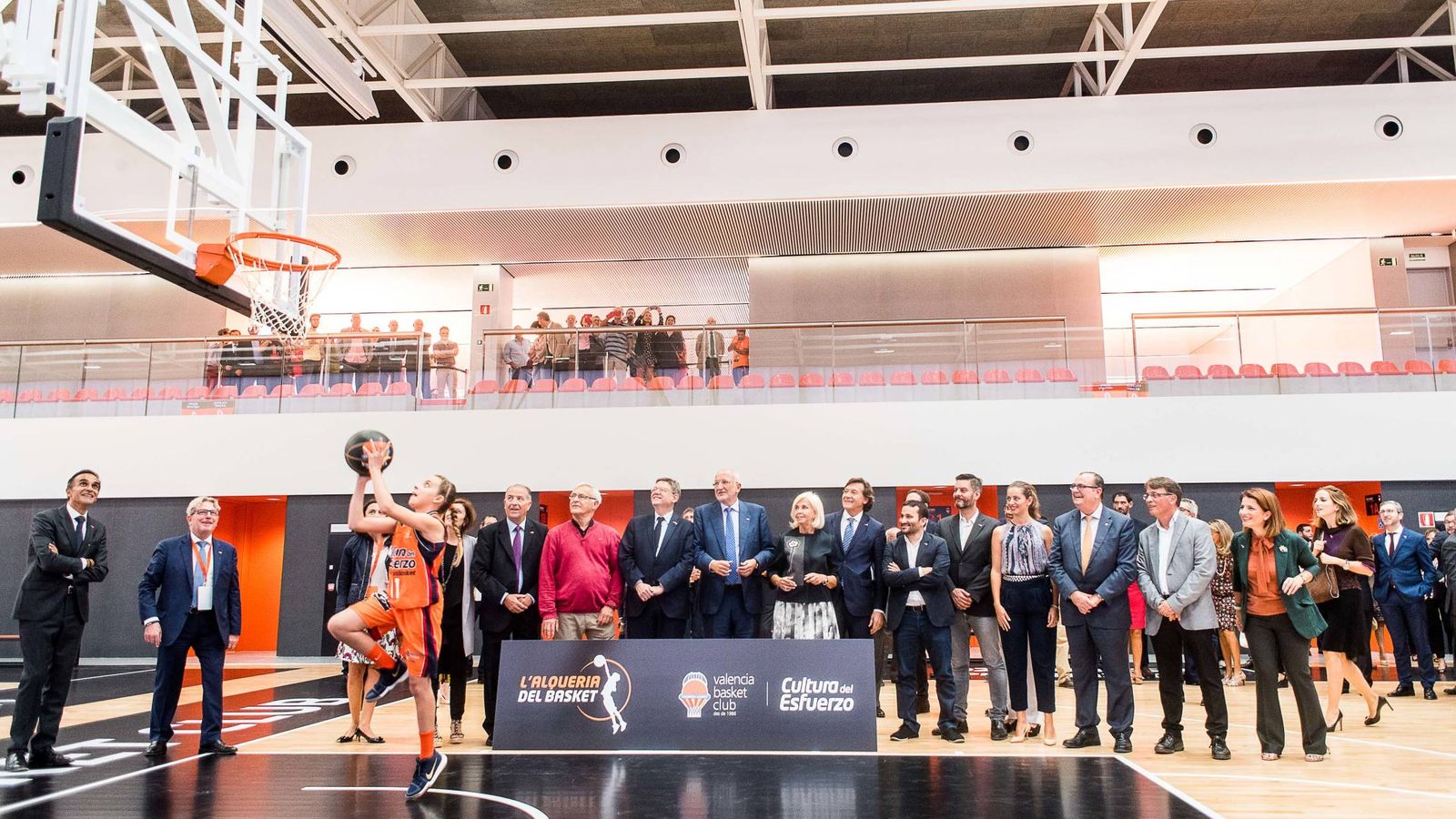 Foto: El Valencia Basket ha inaugurado la escuela L'Alqueria del Basket, que Juan Roig ha financiado con 18 millones de euros. (Miguel Ángel Polo)