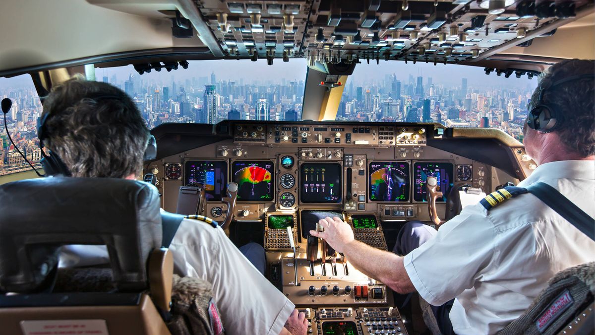 Seis detalles que los pilotos notan cuando viajan en avión (y que a ti te asustarían)