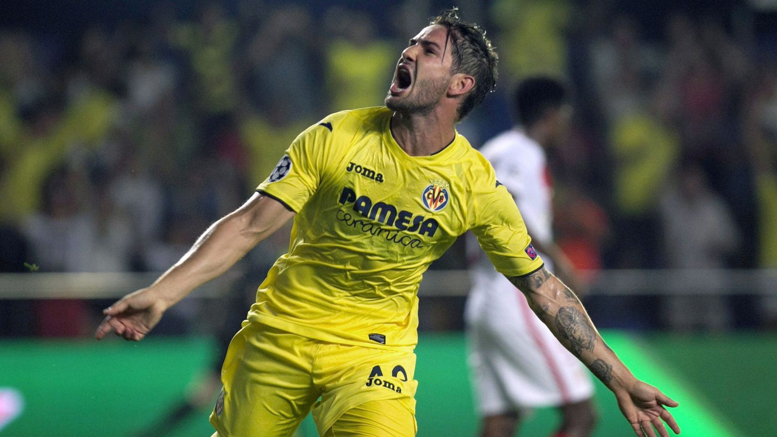 Foto: El gol de Alexandre Pato en El Madrigal mantiene vivo al Villarreal. (Domenech Castelló/EFE)