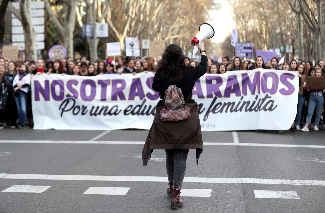 Vista del inicio de la manifestación en Madrid convocada con motivo del 8-M. (EFE)
