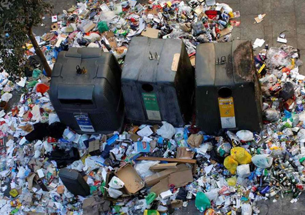 Foto: Contenedores durante la huelga de basuras de Madrid